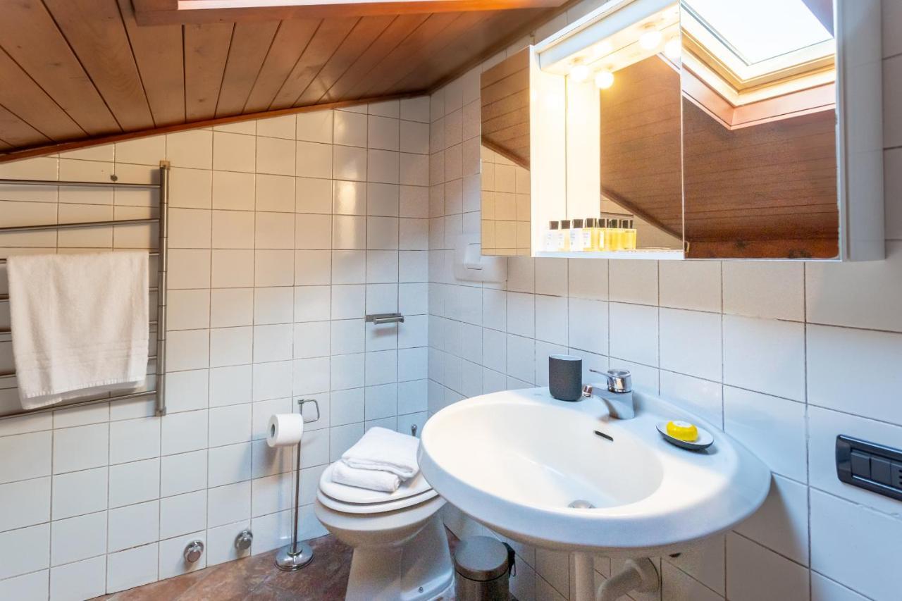 Blue Attic - Historical Como City Center By Rent All โกโม ภายนอก รูปภาพ